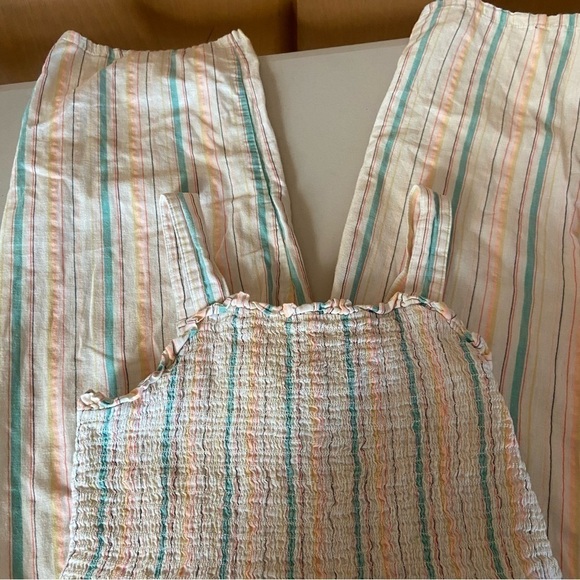 Cat & Jack hippie romper is pastel seersucker with pockets. Farm core smocking - Picture 10 of 10
